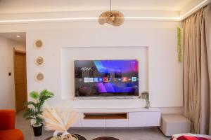 Stylish Comfort 2 Bed, 2 Bath with Gym & Pool