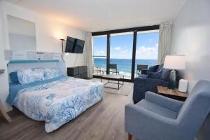 Golden Sands 1614 studio