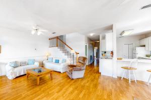 Friendly Duplex with Full Kitchen Central AC Washer Dryer & High-Speed WiFi