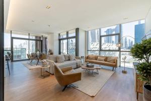 Airstay - Luxury 3BR plus Guest Room - Steps from CocaCola Arena - Monthly Offer Available!