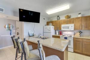 Gulf Highlands Getaway w 6 Pools & Beach Access