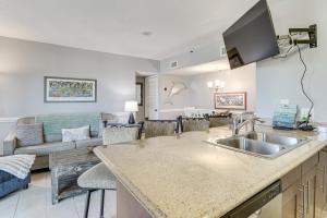 Gulf Highlands Getaway w 6 Pools & Beach Access