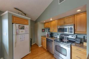 Tree House on Lake Travis #15