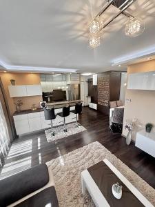 Local-Lux Premium - 2 Bedrooms Balcony Free Parking x 2