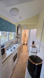 Welsh Coast Seaview 2 Bedroom Wooden Lodge at Clarach Bay