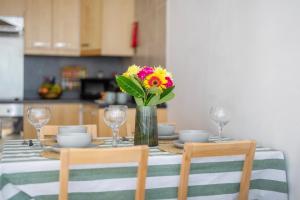 Central Apt-2Bed 2Bath-AC unit-By FabAccommodation