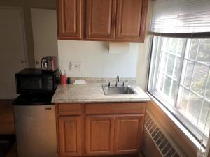 Quiet Way E Side Private 25x30 Loft Great Value 1Qb 1Ba Kitchenette