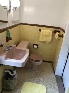 Quiet Way E Side Private 25x30 Loft Great Value 1Qb 1Ba Kitchenette