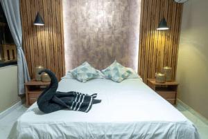 3 bedroom apartment, with arcade machine - 1 block from lleras park p7