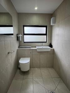 Uno Moor Side - 4 Bed, 2 Bath, Garden, sleeps 8 - Parking