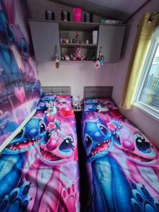 Hills family caravan ocean edge holiday park