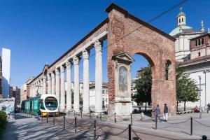Luxury 3BR Penthouse with Duomo View & Hot Tub