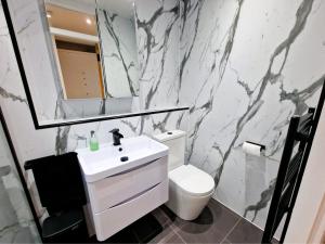 Centre of Edinburghs Historic Old Town - Blair Street - Sleeps 4