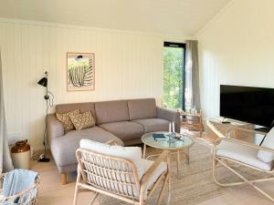 Charming Summer House Close To The Water