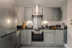 Luxury 2-Bed Apt by Royal Albert Dock & M&S Arena