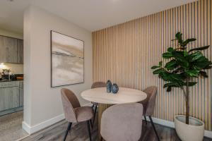 Luxury 2-Bed Apt by Royal Albert Dock & M&S Arena