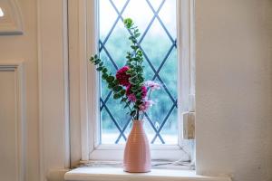 Sallys 4 Bed Home in St Albans