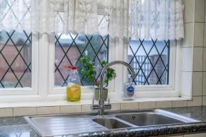 Sallys 4 Bed Home in St Albans