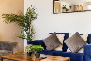 High-Floor 2BR wShard Skyline Views | TowerBridge