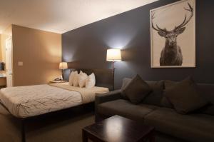 EasyStay Inn & Suites Fernie