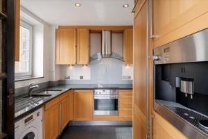 Knightsbridge 2-Bed Flat, Harrods Seconds Away
