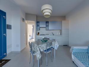 Sea view with air conditioning and garden