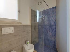 Sea view with air conditioning and garden img21