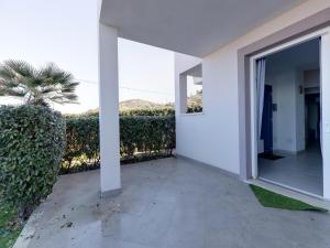 Sea view with air conditioning and garden