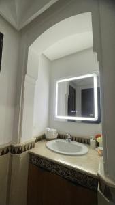 Superbe Appartement Moderne à Hivernage-piscine&parking - À 2 pas de Menara mall