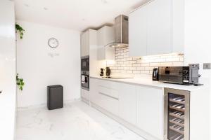 Beautiful 3-Bedroom House on the Edge of Hyde Park