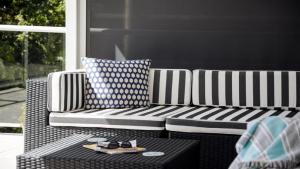 Bay Views, Bush Setting and Heated Plunge Pool