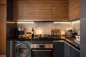 Luxury 1 Bedroom Apartment with CFC View and Private Parking