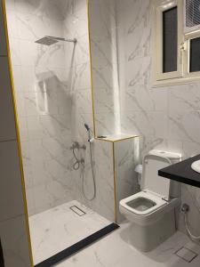 golden mask pyramids inn and jacuzzi