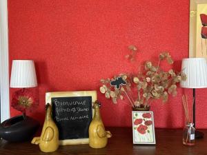 Maison en pierres rénovée avec patio à Ferrières-sur-Sichon - FR-1-489-191