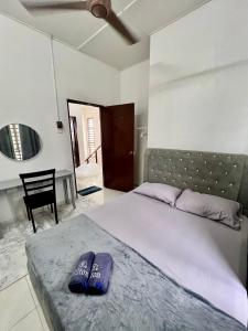 Rumah Tok Jah Kotasas - near UIA, KMC, Bukit Goh, KPM Indera Mahkota, ECM, Menara 188, 4bilik 3ac 1kipas, Ruang Tamu kipas