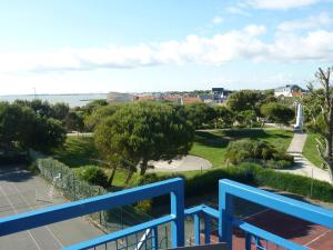 Châtelaillon-Plage : T2 panoramique sur la mer pour 2 avec piscine - FR-1-258-185