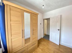 Beautiful 3 bed house - opposite park