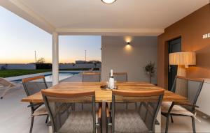 Awesome Home In Policnik