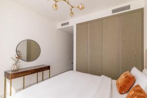 Stylish 3 Bedroom in District One with Balcony and Parking