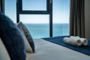 Sky-High 3BR Tranquility - Sweeping Panoramas!