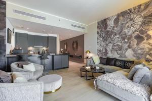 HAVN - Top floor 2 bedroom with Sea and Pool View