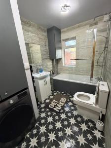 Jerrys lane 3 bed house free parking free wifi