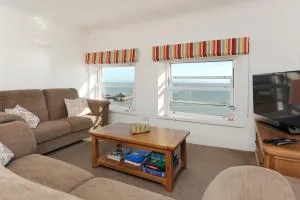2 Bed beach front apartment with spectacular views overlooking Viking Bay - Broadstairs