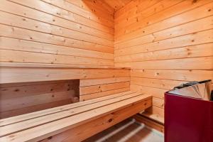 Charming Timber House With Sauna Near Beach