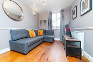 Elegant and Spacious Three-Bedroom Apartment in Central London