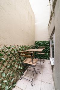 Elegant and Spacious Three-Bedroom Apartment in Central London