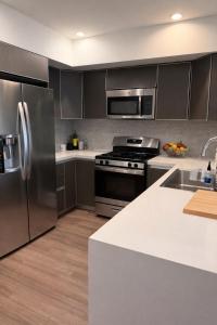 Modern 1Bed 2Bath Apt in Hollywood with Rooftop Views