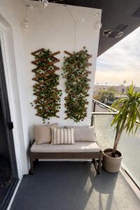 Modern 1Bed 2Bath Apt in Hollywood with Rooftop Views