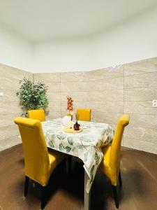 Spacious Stay for 10, 5BR Near Kaufpark Alterlaa