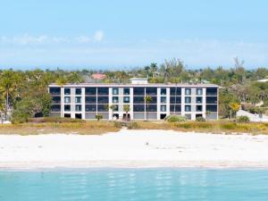 Pelicans Roost 305 condo